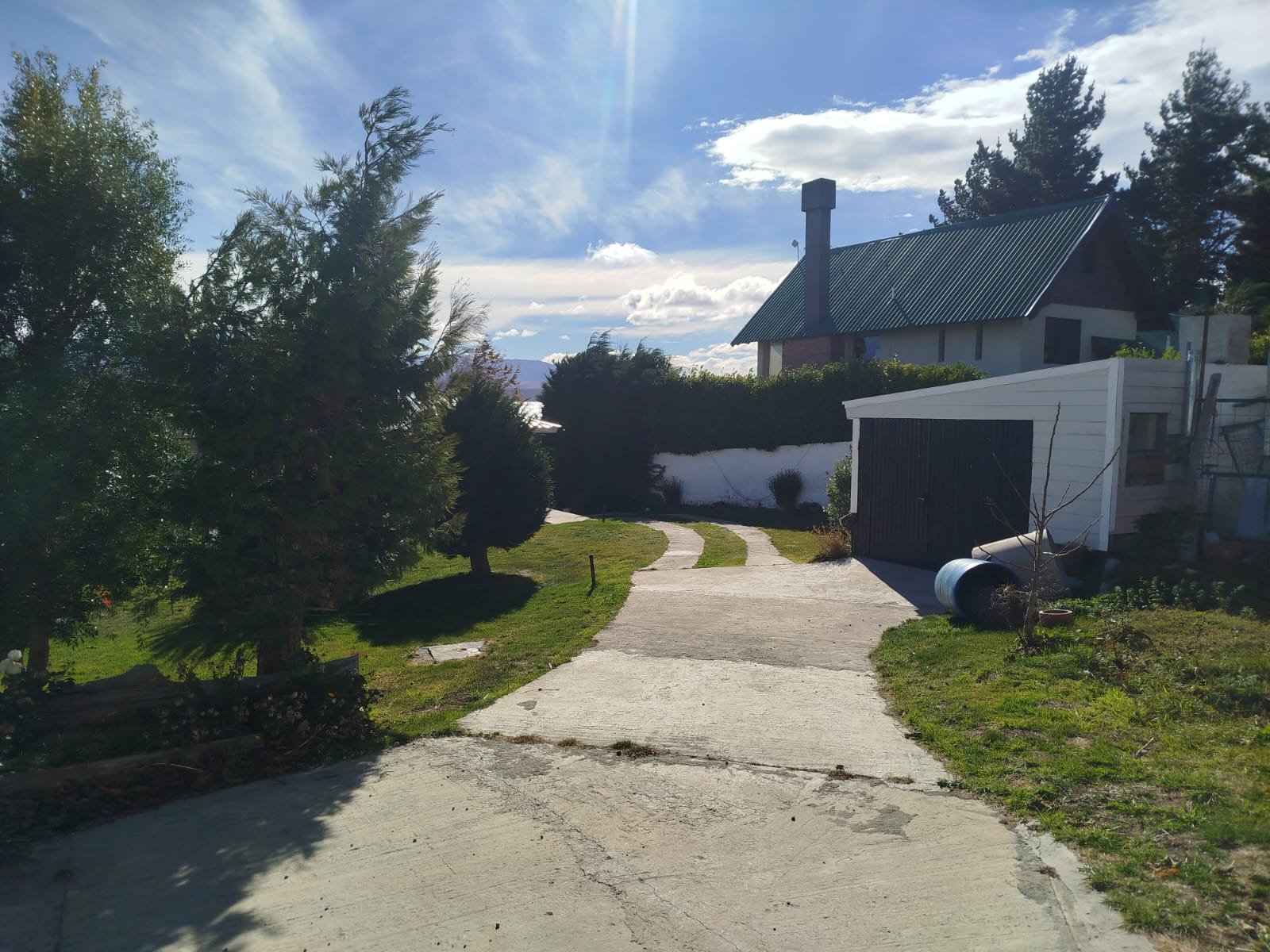 Conjunto de casas con costa de Lago Nahuel Huapi